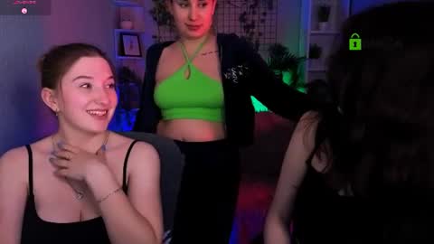 Snapshot of daisy_candy chatting on June 17, 12:24 am Little Di online show from June 17, 12:24 am