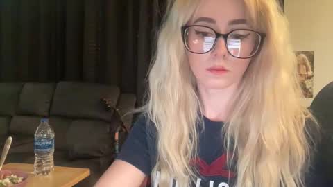 Snapshot of daisy_divine_69 chatting on October 13, 1:22 pm DaisyDivine online show from October 13, 1:22 pm