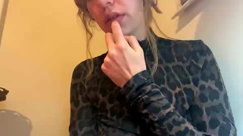 Snapshot of daisybaby699 chatting on April 23, 7:41 am DaisyB3 online show from April 23, 7:41 am