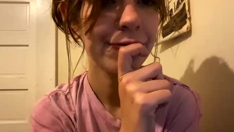 Snapshot of daisybaby699 chatting on May 21, 7:04 am DaisyB3 online show from May 21, 7:04 am