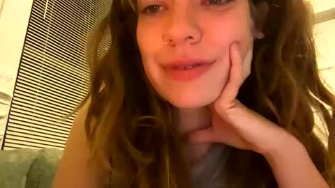 Snapshot of daisybaby699 chatting on May 29, 7:28 am DaisyB3 online show from May 29, 7:28 am