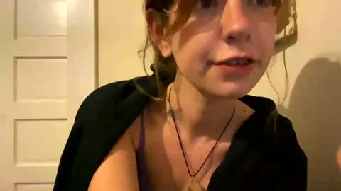 Snapshot of daisybaby699 chatting on June 19, 8:51 am DaisyB3 online show from June 19, 8:51 am