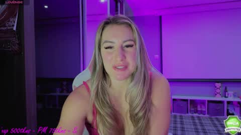 Snapshot of daisydeliciousxx chatting on October 14, 6:52 pm DaisyDeliciousxx online show from October 14, 6:52 pm