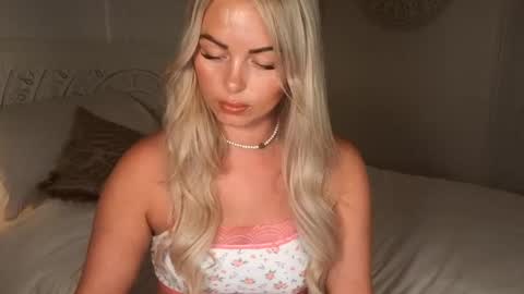 Snapshot of daisydreams_cumtrue chatting on July 28, 9:36 pm Daisy Dreams online show from July 28, 9:36 pm