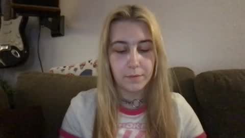 daisymynx online show from March 30, 8:37 am