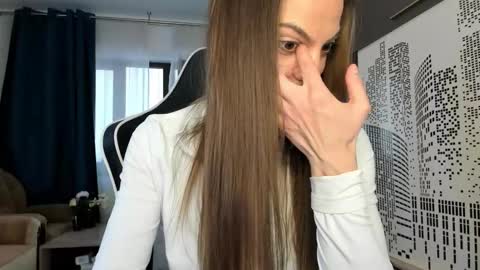 Snapshot of daisysland chatting on October 11, 6:56 am Beatrice online show from October 11, 6:56 am