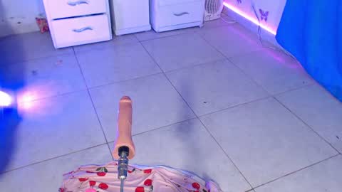 Snapshot of dakkotta_curvy chatting on June 15, 5:42 am VALENTINA online show from June 15, 5:42 am