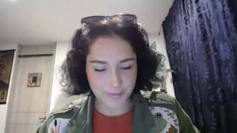 IG  dakotasofiaa online show from December 29, 4:05 am