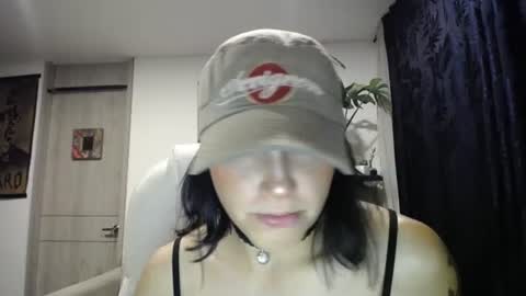 IG  dakotasofiaa online show from January 14, 6:13 am