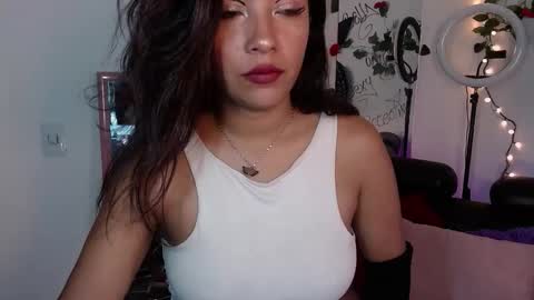 Caroliina online show from November 11, 8:20 pm