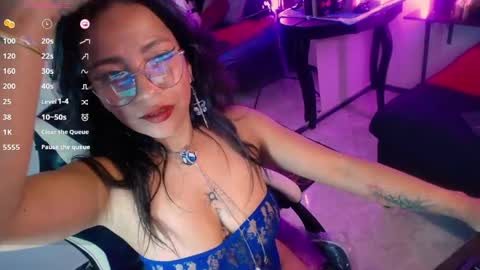 Snapshot of dakota_ro chatting on February 23, 10:29 pm Caroliina online show from February 23, 10:29 pm