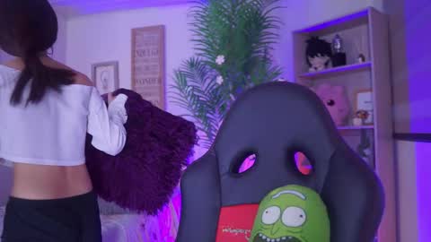 Snapshot of dakotaa_01 chatting on December 15, 6:12 pm dakotaa online show from December 15, 6:12 pm