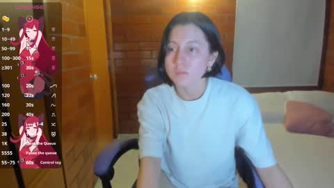 Snapshot of dakotaa_aa chatting on January 2, 11:27 pm The girl of your dreams o online show from January 2, 11:27 pm