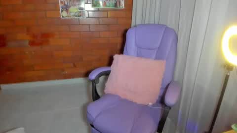 Snapshot of dakotaa_aa chatting on January 28, 11:39 pm The girl of your dreams o online show from January 28, 11:39 pm