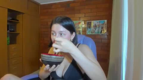 Snapshot of dakotaa_aa chatting on February 11, 6:33 pm The girl of your dreams o online show from February 11, 6:33 pm