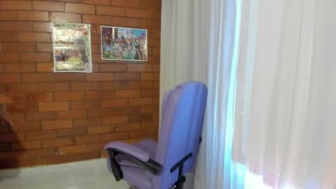 Snapshot of dakotaa_aa chatting on February 21, 9:43 pm The girl of your dreams o online show from February 21, 9:43 pm