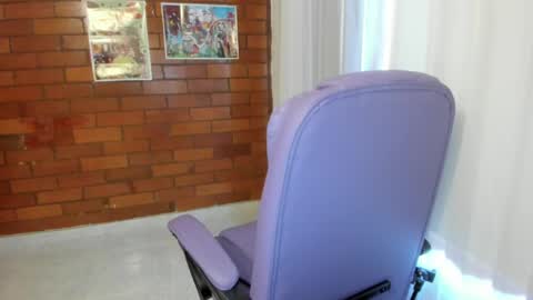 Snapshot of dakotaa_aa chatting on February 25, 5:58 pm The girl of your dreams o online show from February 25, 5:58 pm