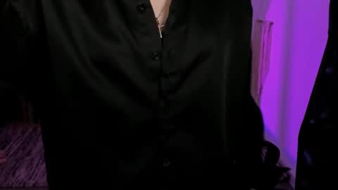 dakotaajohnnson online show from March 1, 11:39 am