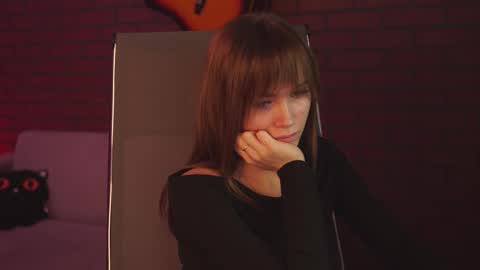 dakotaajohnnson online show from March 5, 11:38 am