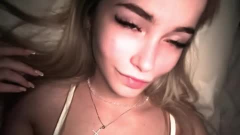 dakotaajohnnson online show from September 13, 5:40 am