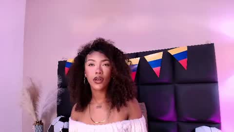 Snapshot of dakotadesiree chatting on July 3, 1:01 am Dakota Desire online show from July 3, 1:01 am