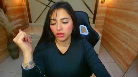 Dakotha  online show from November 28, 3:20 am