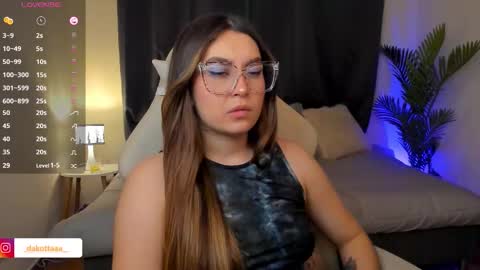 dakottaa__ online show from November 23, 12:21 am