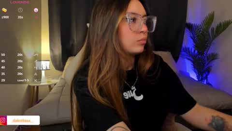 dakottaa__ online show from January 5, 11:41 pm