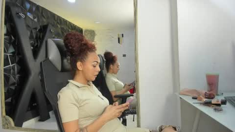 Snapshot of dalaymoore_ chatting on June 4, 9:32 pm Dalay online show from June 4, 9:32 pm