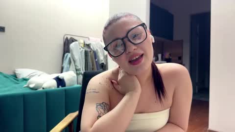 Snapshot of daledunaway chatting on December 19, 6:37 pm Daria online show from December 19, 6:37 pm