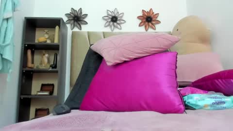 Snapshot of dalia_2 chatting on February 16, 5:15 am Ren online show from February 16, 5:15 am