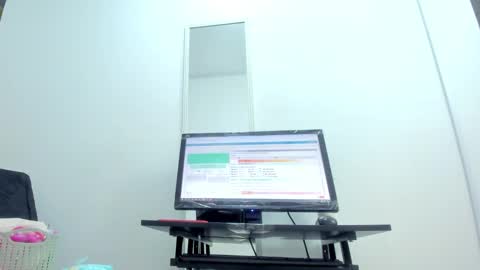 Snapshot of dalia_2 chatting on February 19, 3:28 am Ren online show from February 19, 3:28 am