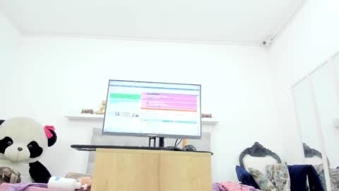 Snapshot of dalia_2 chatting on September 22, 12:45 am Ren online show from September 22, 12:45 am