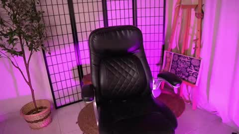 Snapshot of dalia_morgan chatting on March 2, 3:02 am Dalia Morgan online show from March 2, 3:02 am