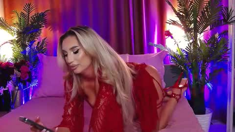 Snapshot of dalidaselena chatting on February 12, 5:52 pm DalidaSelena online show from February 12, 5:52 pm