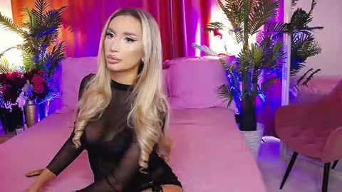 Snapshot of dalidaselena chatting on March 3, 9:15 am DalidaSelena online show from March 3, 9:15 am