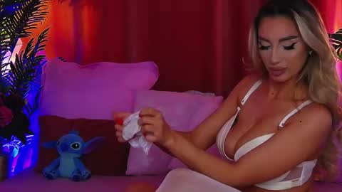 Snapshot of dalidaselena chatting on April 16, 7:42 am DalidaSelena online show from April 16, 7:42 am