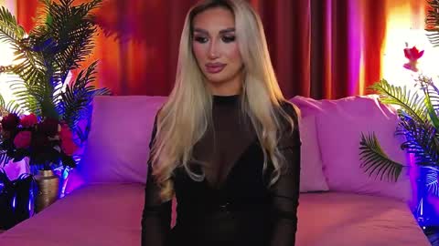 Snapshot of dalidaselena chatting on May 18, 5:41 pm DalidaSelena online show from May 18, 5:41 pm