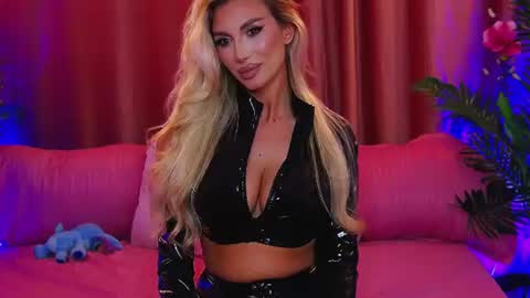 Snapshot of dalidaselena chatting on June 9, 5:02 pm DalidaSelena online show from June 9, 5:02 pm