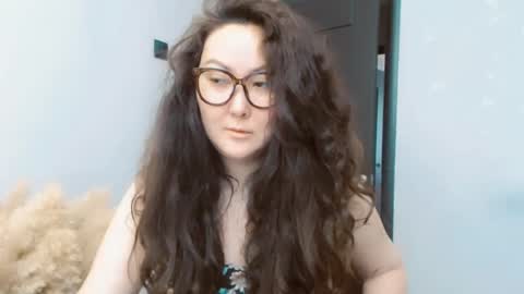 Snapshot of dalidayes chatting on June 29, 5:57 am Dali online show from June 29, 5:57 am