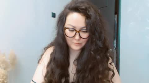 Snapshot of dalidayes chatting on July 5, 4:41 am Dali online show from July 5, 4:41 am