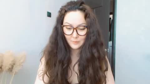 Snapshot of dalidayes chatting on July 19, 4:27 am Dali online show from July 19, 4:27 am