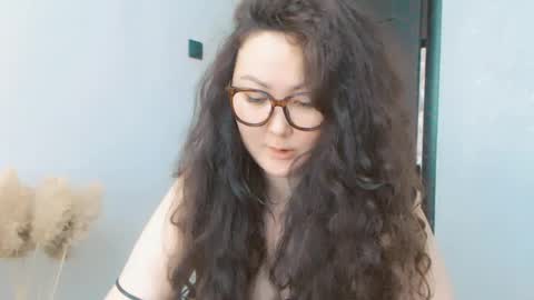 Snapshot of dalidayes chatting on July 25, 5:49 am Dali online show from July 25, 5:49 am