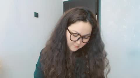 Snapshot of dalidayes chatting on August 2, 4:33 am Dali online show from August 2, 4:33 am