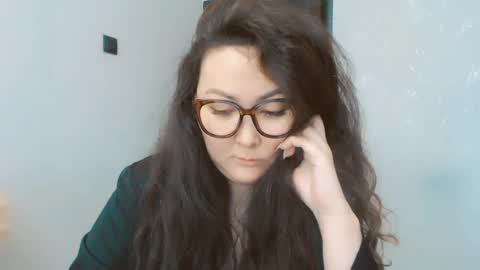 Snapshot of dalidayes chatting on August 3, 5:28 am Dali online show from August 3, 5:28 am