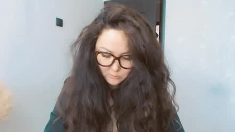 Snapshot of dalidayes chatting on August 5, 5:43 am Dali online show from August 5, 5:43 am