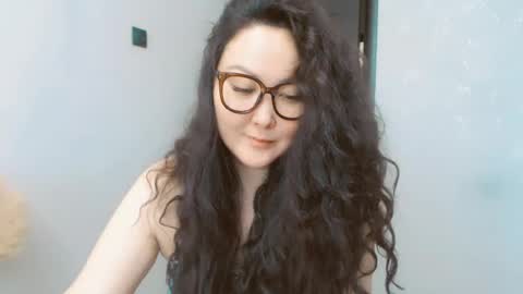 Snapshot of dalidayes chatting on August 8, 4:36 am Dali online show from August 8, 4:36 am