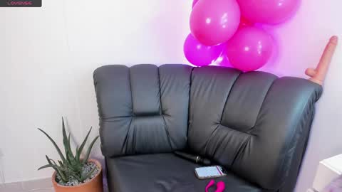 Snapshot of dalila__lu chatting on April 21, 3:50 pm Dalila Lu online show from April 21, 3:50 pm