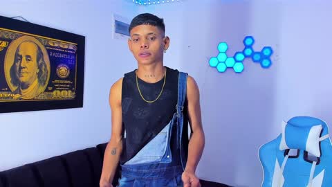 damar_felipe online show from December 17, 4:34 am