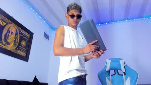 damar_felipe online show from January 5, 6:35 am